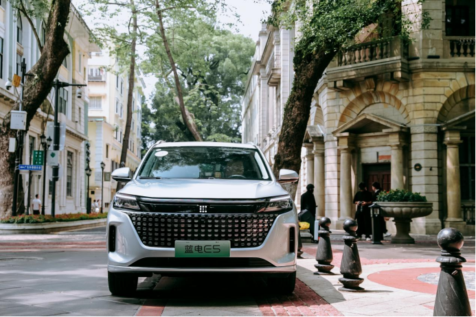 蓝电E5突破价格底线?中型插混SUV,只要9.98万;油车看得头都大了