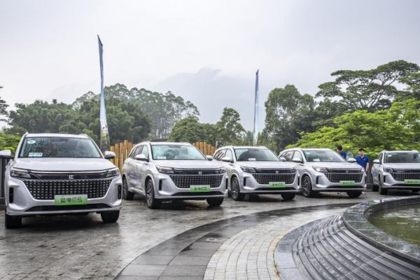 首款10万元内中型插混SUV;蓝电E5真成了油车“杀手”?