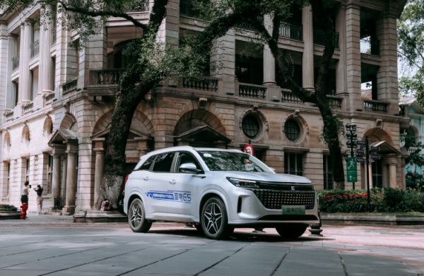 9.98万开启SUV油电同价新时代的蓝电E5与长安CS75 PLUS比,谁更超值?